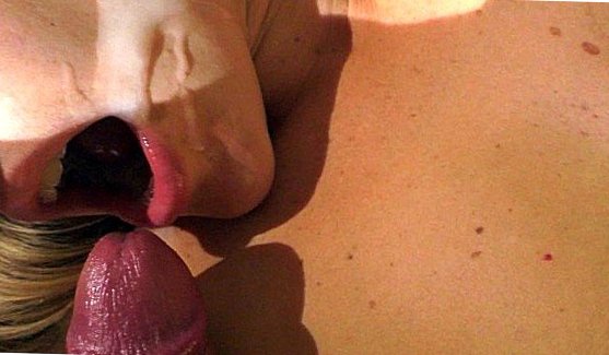 Сучка нагло разговаривала с ним, жуя жвачку, а затем внезапно набросилась на его твердый пенис, порно видео
