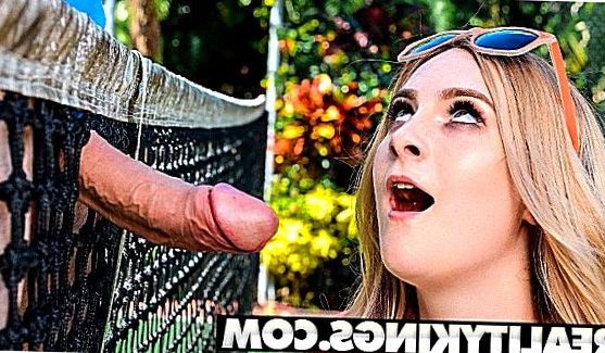 Там она нашла много интересные игрушек, одна из которых её привлекла, и девушка, усевшись на столе, принялась мастурбировать, порно видео